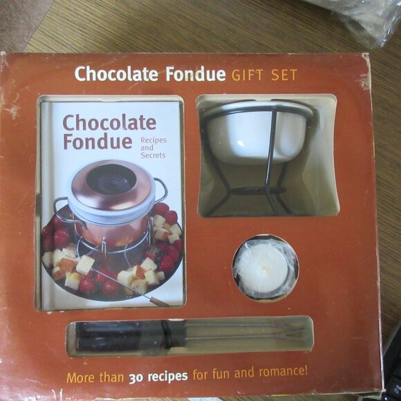 Chocolate Fondue Gift Set Mud Puddle 7-Piece Recipe Book Fondue Pot VotiveCandle - Picture 2 of 7